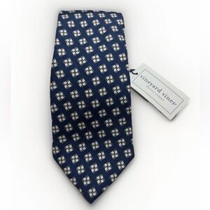 NWT Vineyard Vines Custom Collection Men’s 100% Silk Neck Tie Blue And White
